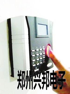 “指纹套”蒙骗考勤机，使用被抓现行