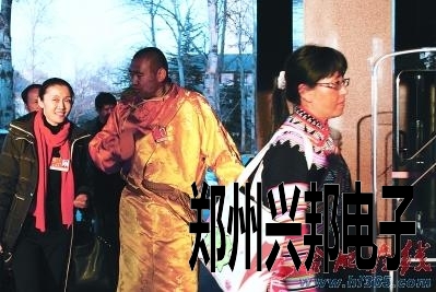 全国政协会议委员下榻地配备新门禁
