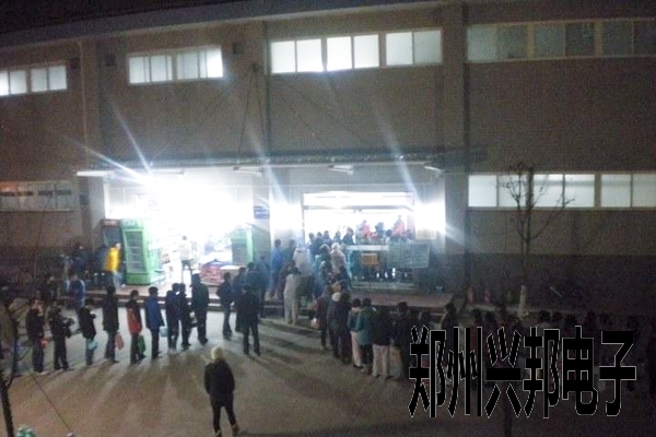 大学女生洗澡排长队堪比春运，浴室刷卡