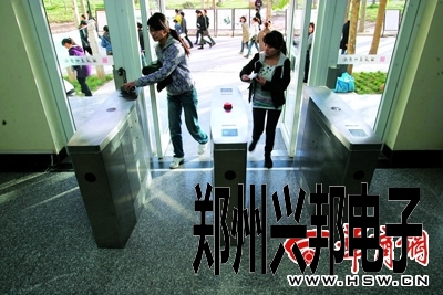 一高校启用门禁刷卡，源于大学生宿舍内被刺死