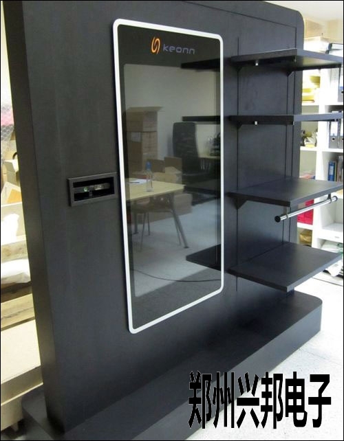 巴塞罗那服装店的试衣魔镜