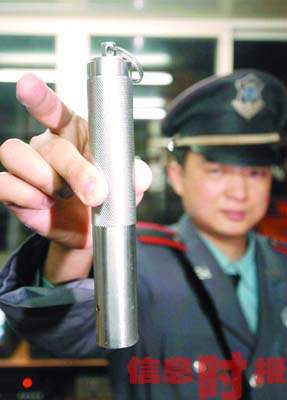 广州市使用新型巡更棒　还可防贼(组图)