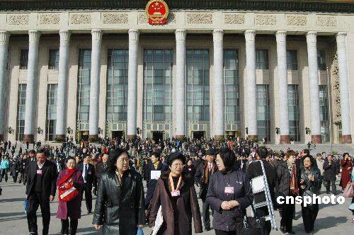 人民大会堂采用IC卡刷卡洗澡 节约了50%的水量